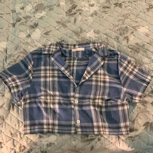 blue button up crop top 💙
